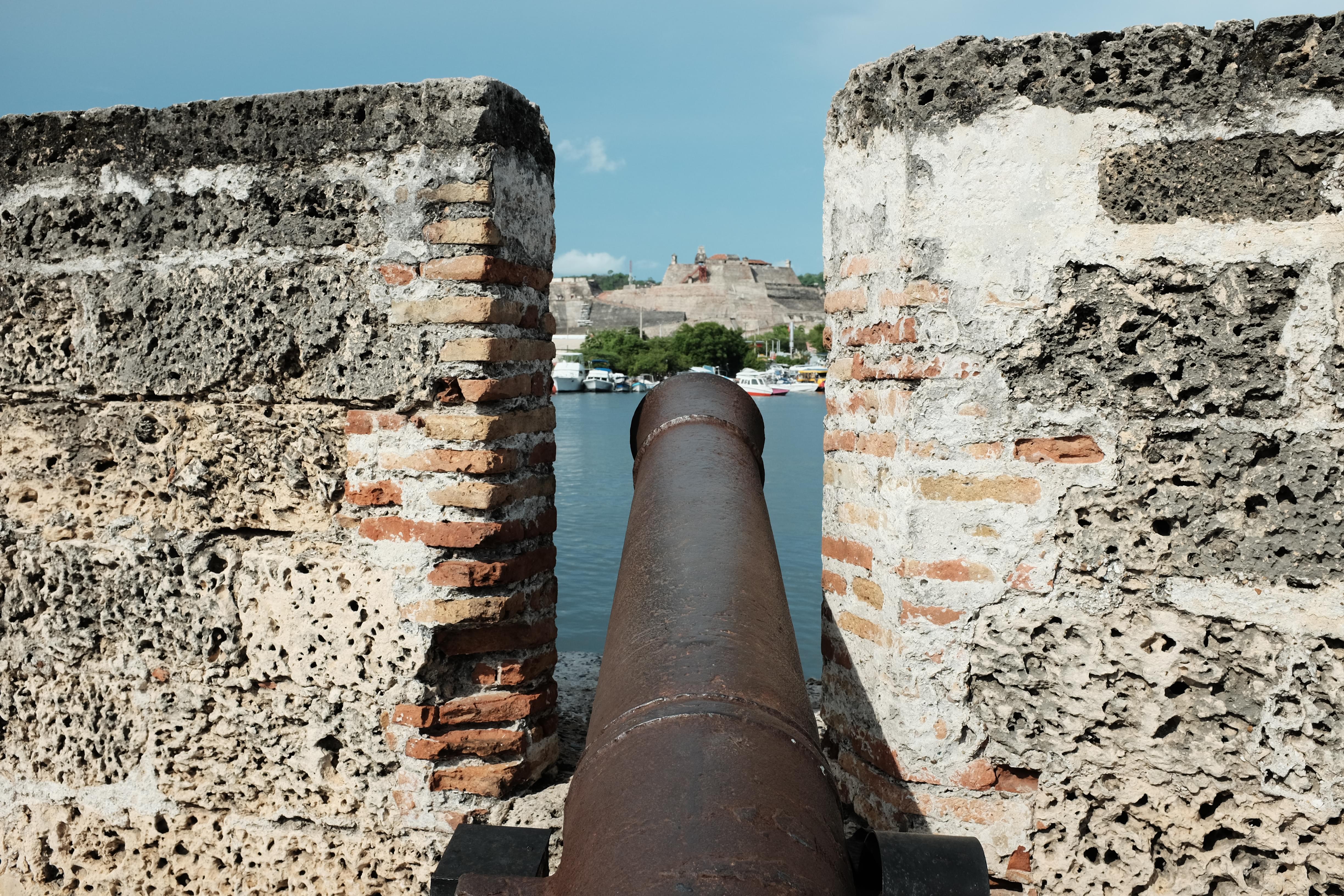 Cannon pointed at the castillo